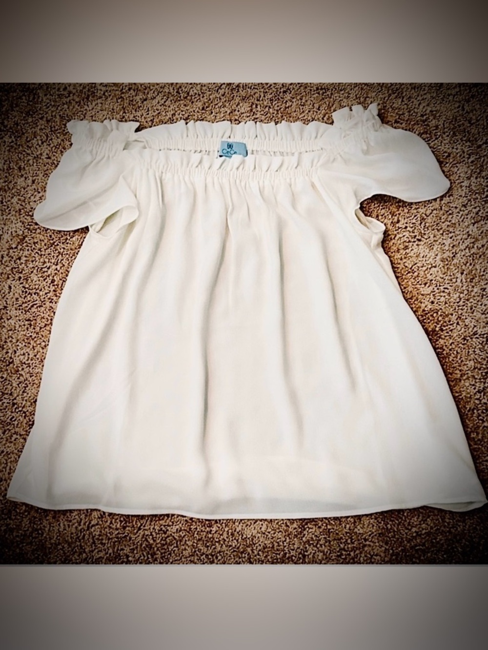 NWOT CeCe GORGEOUS Cream Off-Shoulder Blouse, Size Medium - Picture 2 of 13